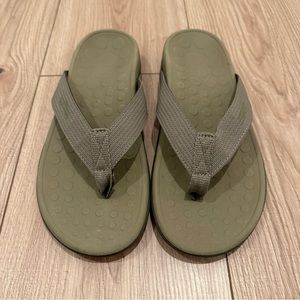 Vionic Wave Sandals